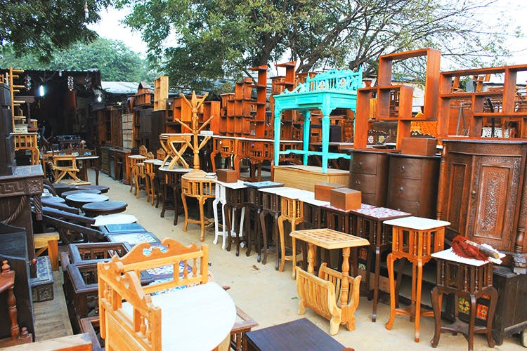 Find the most economical furniture in these 8 market of the city.